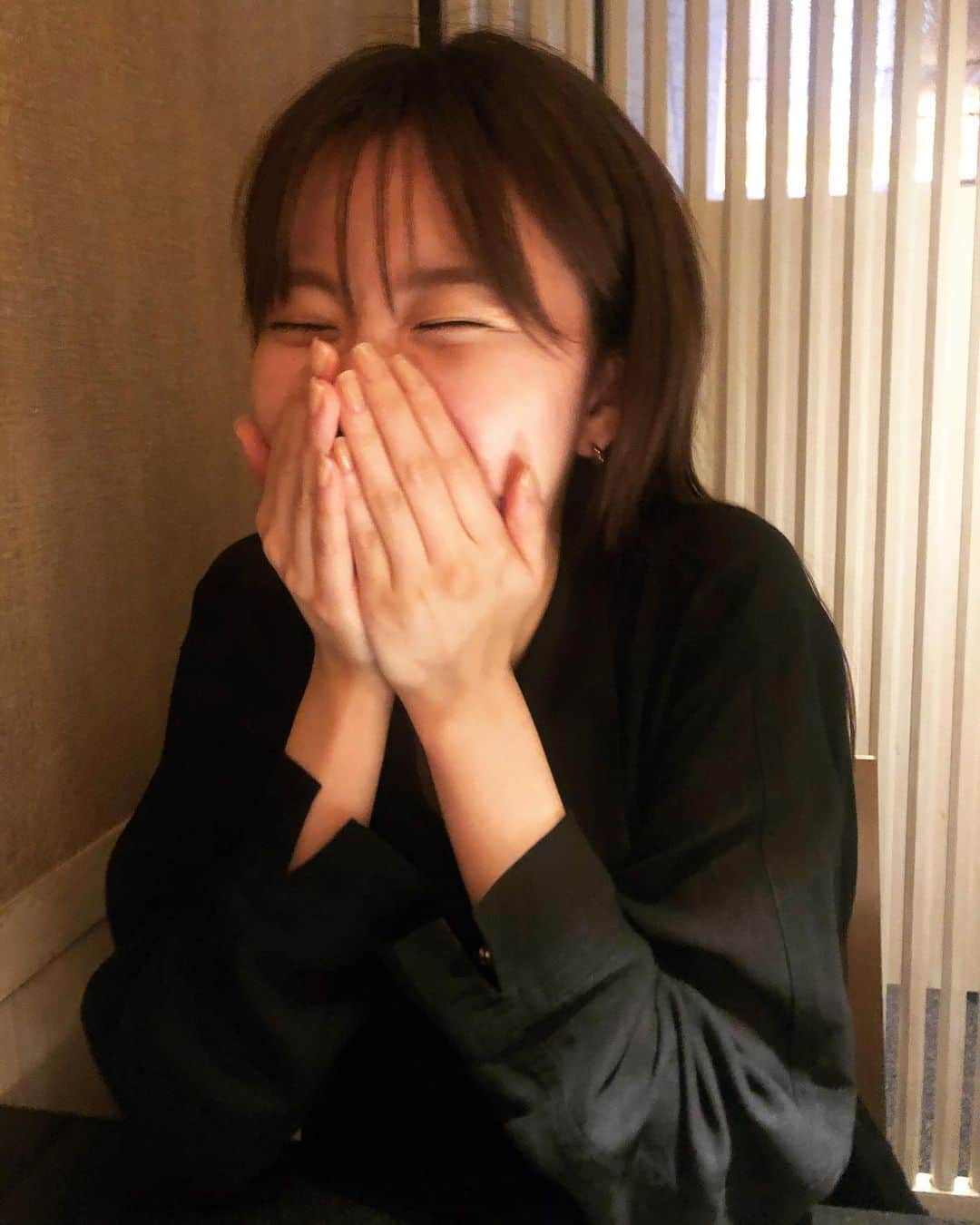 岡崎紗絵さんのインスタグラム写真 - (岡崎紗絵Instagram)「ちょっと前の写真だけど。 鈴木さんが撮ってくれた連写🥀 めちゃめちゃ笑ってる  #いつかの写真です　#あれです #Photobysuzuki #ってやつです #笑　#ありがとう　#笑顔を引き出してくれて　#笑」9月19日 23時28分 - sae_okazaki