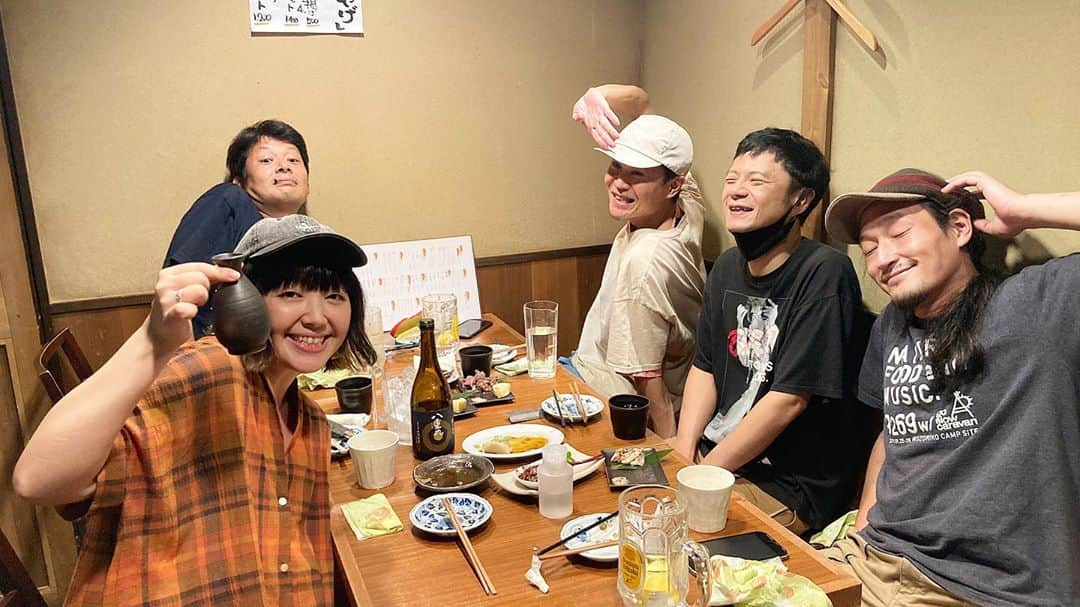 岩崎愛さんのインスタグラム写真 - (岩崎愛Instagram)「昨日は最高のパイセンたちと飲んでました😂 好きな人しかおらんくて心ハッピーすぎたわ👼 . #岩崎愛  #早瀬直久  #奇妙礼太郎  #砂山淳一  #藤井寿光」9月19日 23時28分 - iwasakiaiching