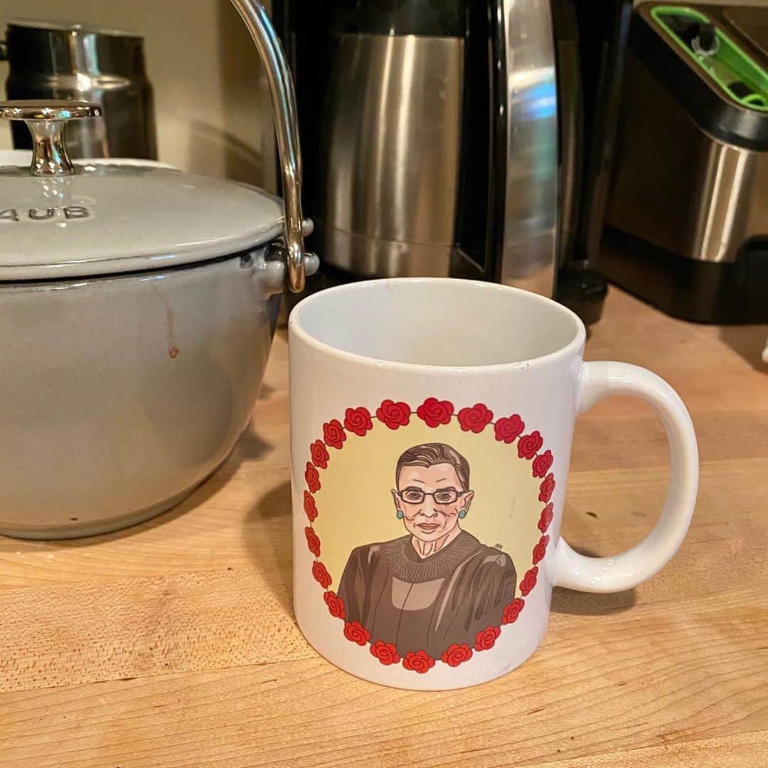 レイチェル・レイさんのインスタグラム写真 - (レイチェル・レイInstagram)「I often drink my coffee from my RBG mug - a reminder to start the day with purpose, to stand up, be present, be fair, listen, try to learn, share and attempt to improve my world with my thoughts and actions. I’m overwhelmed with gratitude for her life and loss at her passing. Thank you #RBG」9月19日 23時37分 - rachaelray