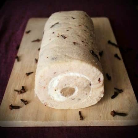 Shinkinedo Group inc.さんのインスタグラム写真 - (Shinkinedo Group inc.Instagram)「🌰渋皮入栗きんとんロール🌰  渋皮栗を散りばめた生地に… . 栗きんとんをクリームで巻き… . 国産栗をたっぷり贅沢に使ったロールケーキです。 . しっとりとした弾力… なのに… ふわふわの食感。 . 伝統の和菓子と洋菓子の良さを合わせて… . 旬の味覚をご堪能下さい。  価格2,646円(税込)  https://shop.shinkinedo.com/fs/shinkinedo/c/kuri-kinton-roll . . . #新杵堂#抹茶 #モンブラン好きな人と繋がりたい #お菓子好きな人と繋がりたい #おうち時間　#栗きんとん #モンブラン　#中津川市 #おやつ#甘党女子#金賞受賞 #別腹　#お菓子大好き#Chestnuts kinton #구리킨톤 #モンドセレクション #ごほうびスイーツ #おうちスイーツ #sweetspic  #sweetstagram #instadessert #푸드스타그램 #일본음식 #좋아요반사 #자신에게포상 #존맛#달콤한남자 #집스위 #냠냠」9月19日 23時39分 - shinkinedo