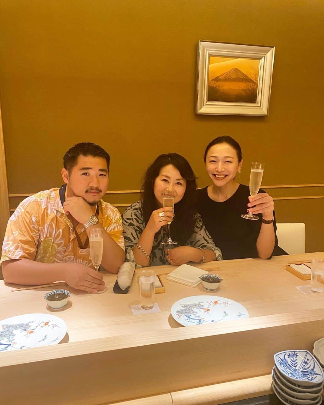 のインスタグラム：「・ ・ HBD @ponedo_coltd 🎂  @keisukesyoda を通して美和ちゃんに出会えた いつも笑顔でみんなを照らしてくれるヒト 愛がすごくてhappyでおしゃれなヒト 健康1番で幸せな一年をね！ ・ ・ #life #friends #赤貝が好きやねん」