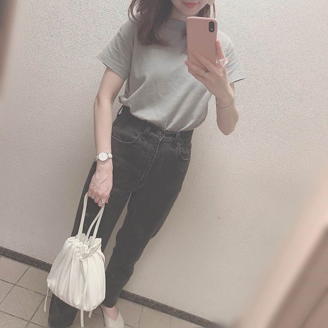 kaorinさんのインスタグラム写真 - (kaorinInstagram)「久々にデニム履いた👖✨ ・ 夏は暑くてデニムになかなか手が伸びず‥笑 ・ 最近少しずつ涼しくなってきて、デニムが恋しくなってきた♡ ・ でも暑がりなのでまだまだ半袖です笑 ・ ・ #大人カジュアル#ファッション#コーデ#コーディネート#ママコーデ#ママファッション#데일리룩#데일리룩코디#패션#오오티디#아웃핏#코디#코디스타그램#coordinate#fashion#ootd#outfit#instafashion#gu#gumania#ジーユー#guコーデ#zara#ザラ#ザラジョ」9月20日 0時01分 - kaorinnnhyrk