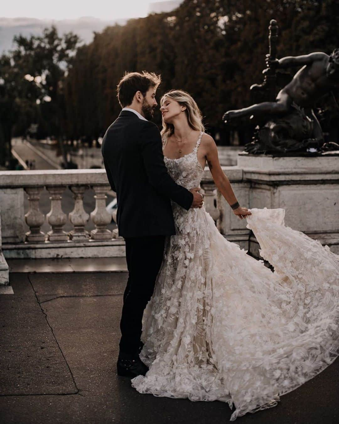 Galia Lahavさんのインスタグラム写真 - (Galia LahavInstagram)「F L O W // Our #Fabiana captured by @paulinaweddings 💕 #GLCouture #GaliaLahav」9月20日 0時16分 - galialahav