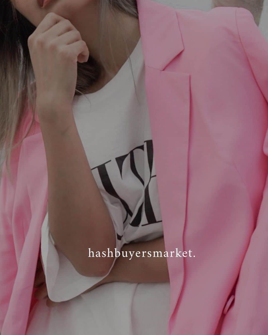 島野ミキのインスタグラム：「・ ・ jk… @hm  tops… @hash_buyers_market ﻿トレンドアイテムを取り揃えていく﻿ファッションECサイト﻿ @hash_buyers_market ﻿サイトで ご縁があって﻿有難い事にバイヤーさせてもらってます❤︎ 私がセレクトしたアイテムはサイトのHPのインフルエンサー 一覧から﻿見れますょ⸜(๑⃙⃘'ᵕ'๑⃙⃘)⸝⋆* ・ ・ #hashbuyersmarket#laxus#GUCCI#fashion#ootd#coordinate#アパレル #ファッションコーデ #トレンドコーデ #大人コーデ #大人カジュアル#今日のコーデ#お洒落さんと繋がりたい#ファッション#オシャレ#コーデ#シンプルコーデ #アパレル #ワンマイルウェア #youthfulsurf #ユースフルサーフ」