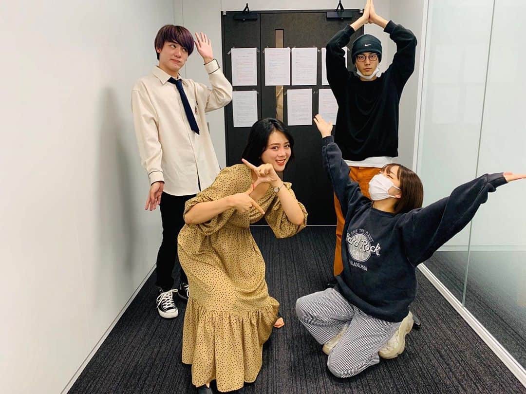 金野美穂のインスタグラム：「ABCラジオ ハッシュタグZご視聴ありがとうございました〜😊  LINELIVEにてアーカイブを見ることが出来ます！！  Twitterにリンク貼ってあるので是非見てみてね！！  新内閣や、zoom会議について 嫌いな人と接するときどうしてる？などなど  リアル討論しましたー！  @akunyan621  @_kiita_0130_  @naenano0114   みぽぽりんという新しいあだ名もつけて頂き、新鮮でした😆🤣  #ABCラジオ##ハッシュタグZ」