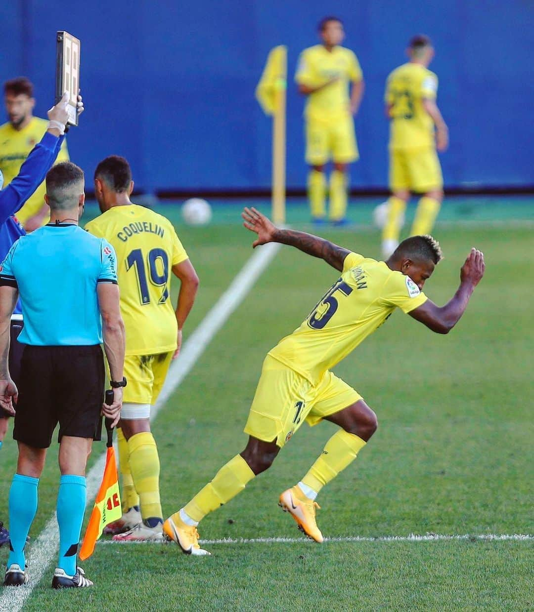 LFPさんのインスタグラム写真 - (LFPInstagram)「@pervisestupinan_oficial makes his DEBUT for @villarrealcf! 🆕💛 • #Estupiñan #Villarreal #LaLiga #LaLigaSantander #HayQueVivirla #YouHaveToLiveIt」9月20日 0時42分 - laliga