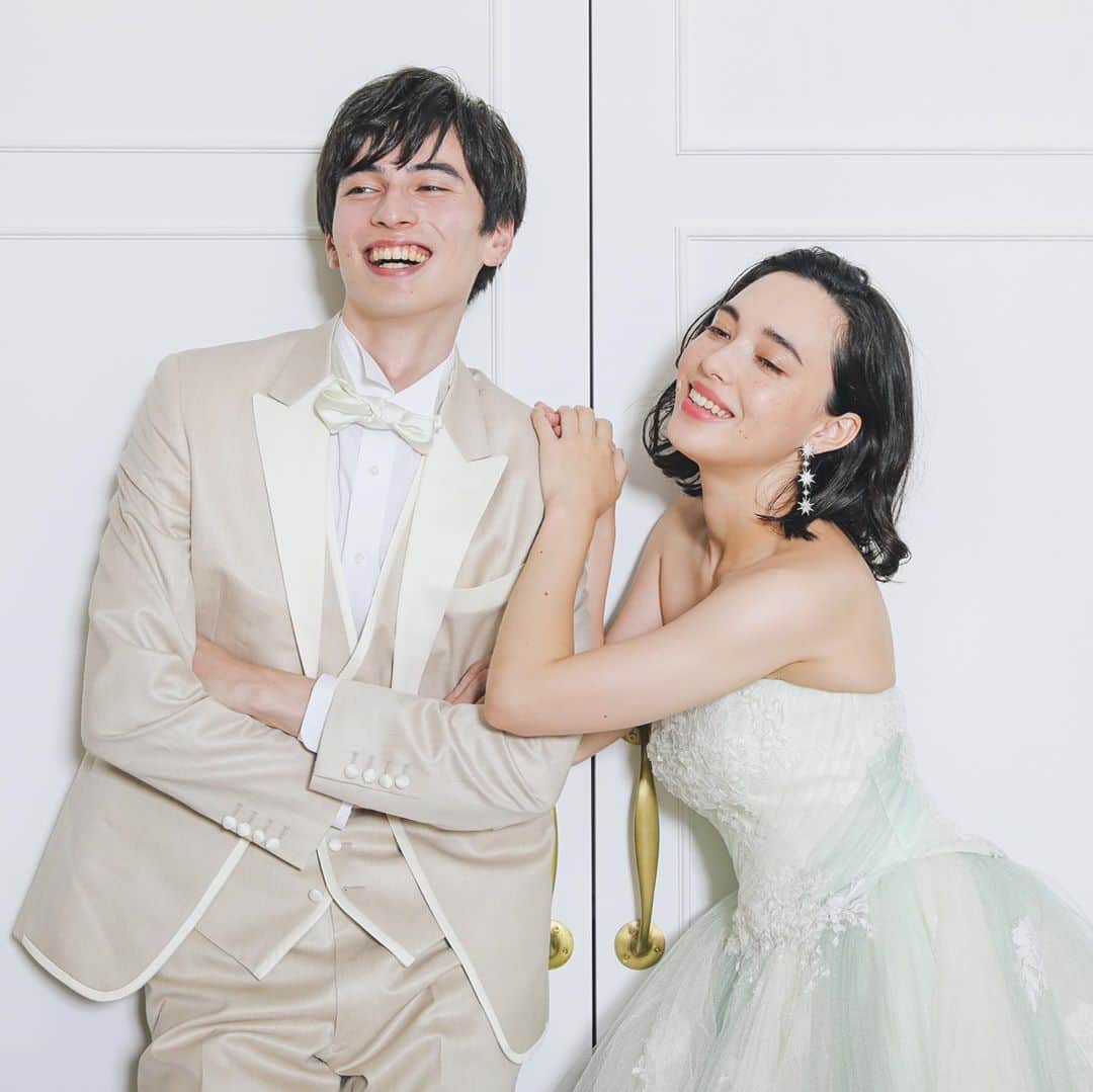 CLAIREのインスタグラム：「連写でたくさん2人の楽しい雰囲気を残すのも素敵です✨ ・ @clairebridalstudio  @claire.aichitogo」