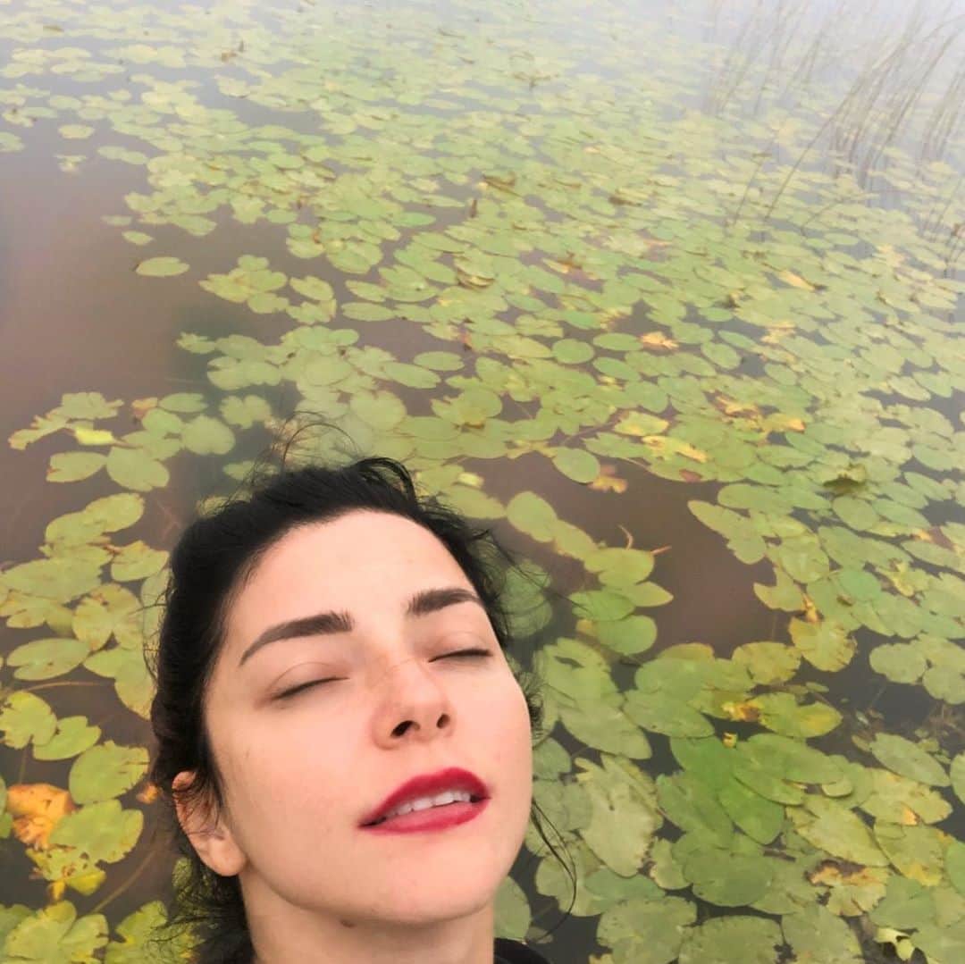 Merve Boluğurのインスタグラム：「Just feel🔥」