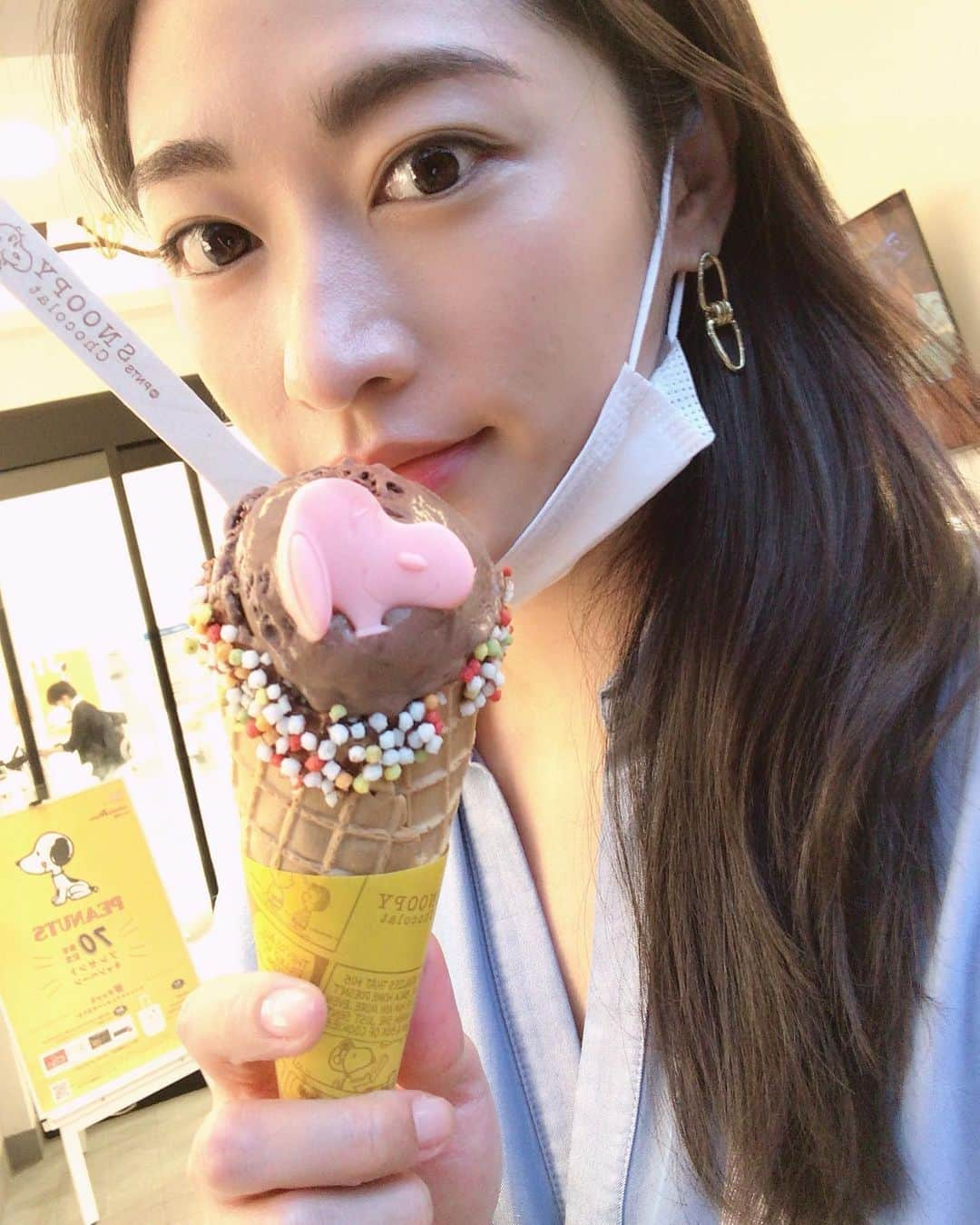 久保杏奈さんのインスタグラム写真 - (久保杏奈Instagram)「SNOOPY ice cream 🐶🍦🍦🍦 . . これは可愛いだけじゃなくて 本当に美味しかったやつです💕. . .  #SNOOPY#スヌーピー#スヌーピーアイス#スヌーピーショコラ #アイスクリーム#🍨#普段甘いの食べないけど #ビターチョコは好き  @snoopygrams @snoopy_official_ec @snoopymuseumtokyo」9月20日 0時43分 - ___iam_anna___