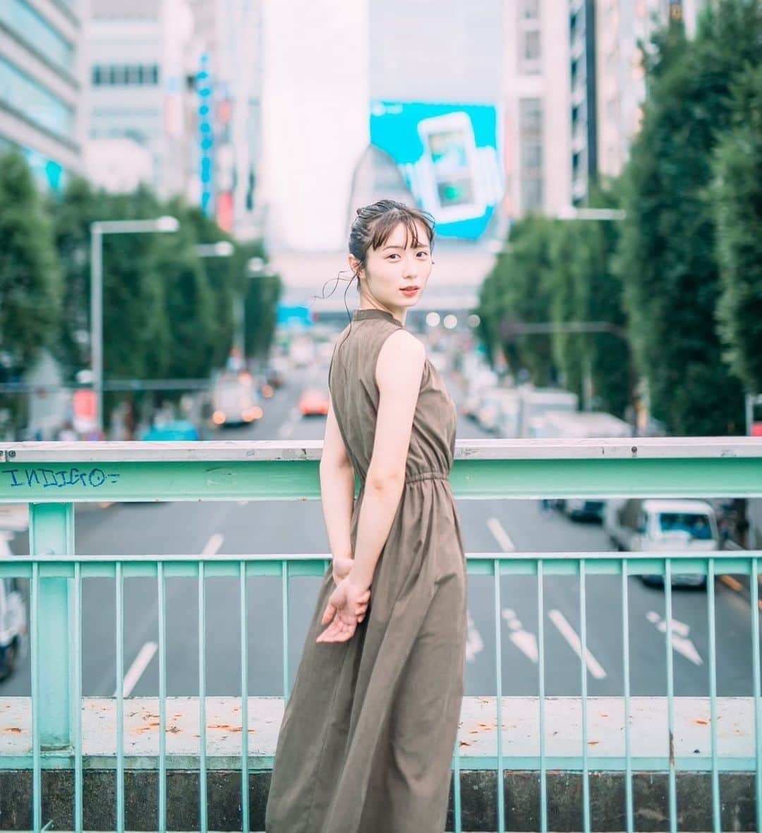 澤田侑里さんのインスタグラム写真 - (澤田侑里Instagram)「週末  授業始まっちゃう前に何しようかな🤔💭って最近考えてる  今日もプロフのURLから投票お願いします🙇‍♂️💕 #毎日ゆうり #ファインダー越しの私の世界 #ポートレート #被写体 #幸せな瞬間をもっと世界に #スクリーンに恋して #portrait #instagood #振り向きショット #おしゃピク #お洒落さんと繋がりたい #ワンピース #お団子ヘア #東京 #instalike #instagram」9月20日 0時44分 - yuri___sawada