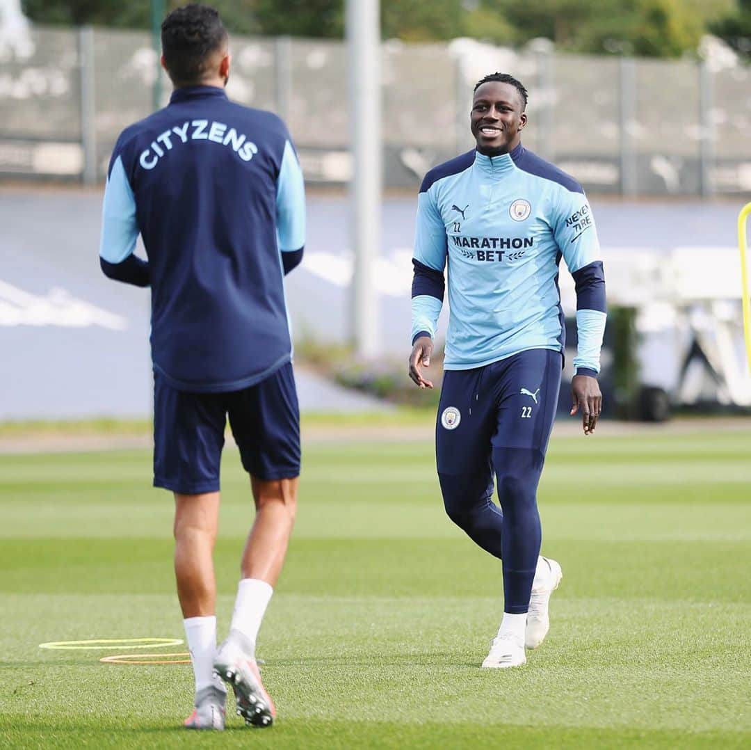 バンジャマン・メンディのインスタグラム：「Comme a l'époque 💙 @hac_foot」