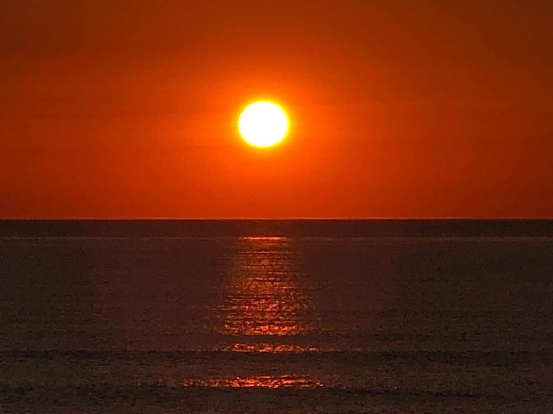 フラヴィア・ルチーニのインスタグラム：「Sunsets & Sunrises ❤️👁❤️」