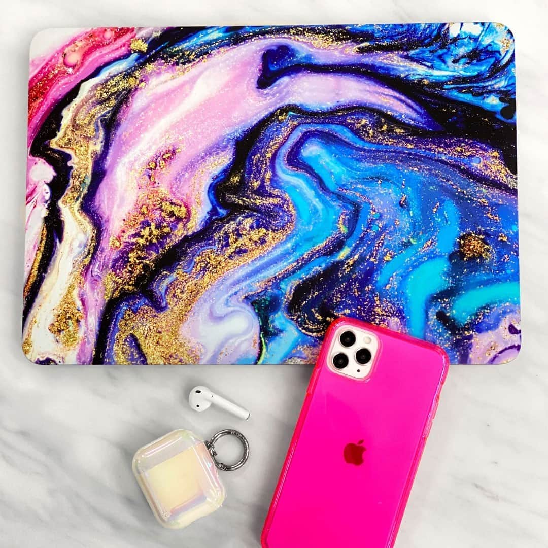 VELVETCAVIARさんのインスタグラム写真 - (VELVETCAVIARInstagram)「Bewitched by our Galaxy Glitter Marble MacBook case ✨🔮 Grab yours before it’s gone! #velvetcaviar」9月20日 1時00分 - velvetcaviar