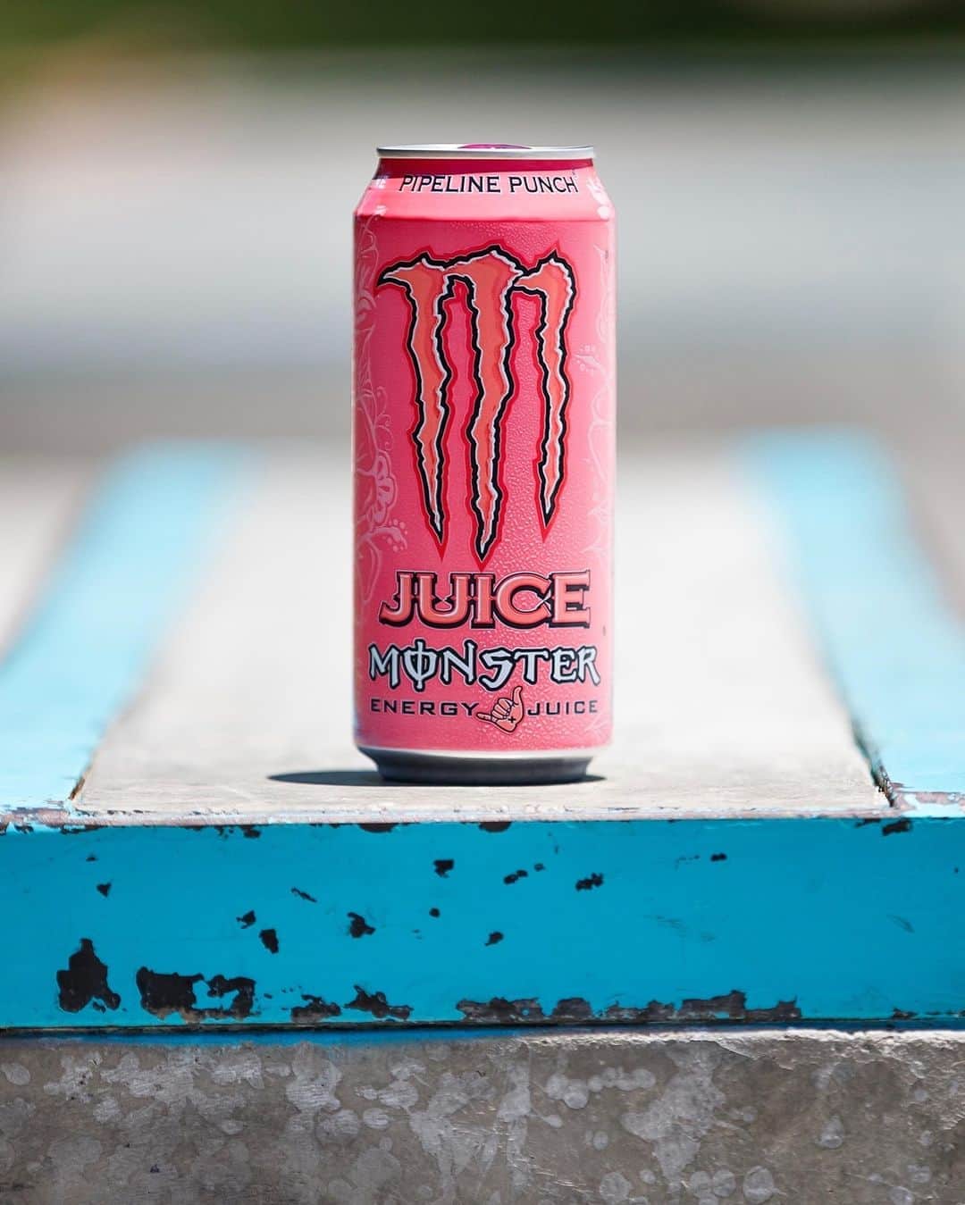 のインスタグラム：「Sometimes it's the little things that pack the most PUNCH 🤙  #PipelinePunch #MonsterJuice #MonsterEnergy」