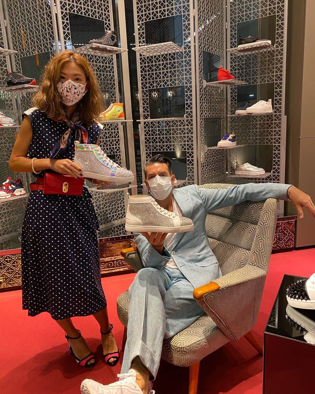 パンツェッタ・ジローラモのインスタグラム：「Super #louboutinjapan #louboutintokyo #christianlouboutinshoes #france #italy #japan #tokyo #napoli #bellissime #scarpe #shooseaddict #」
