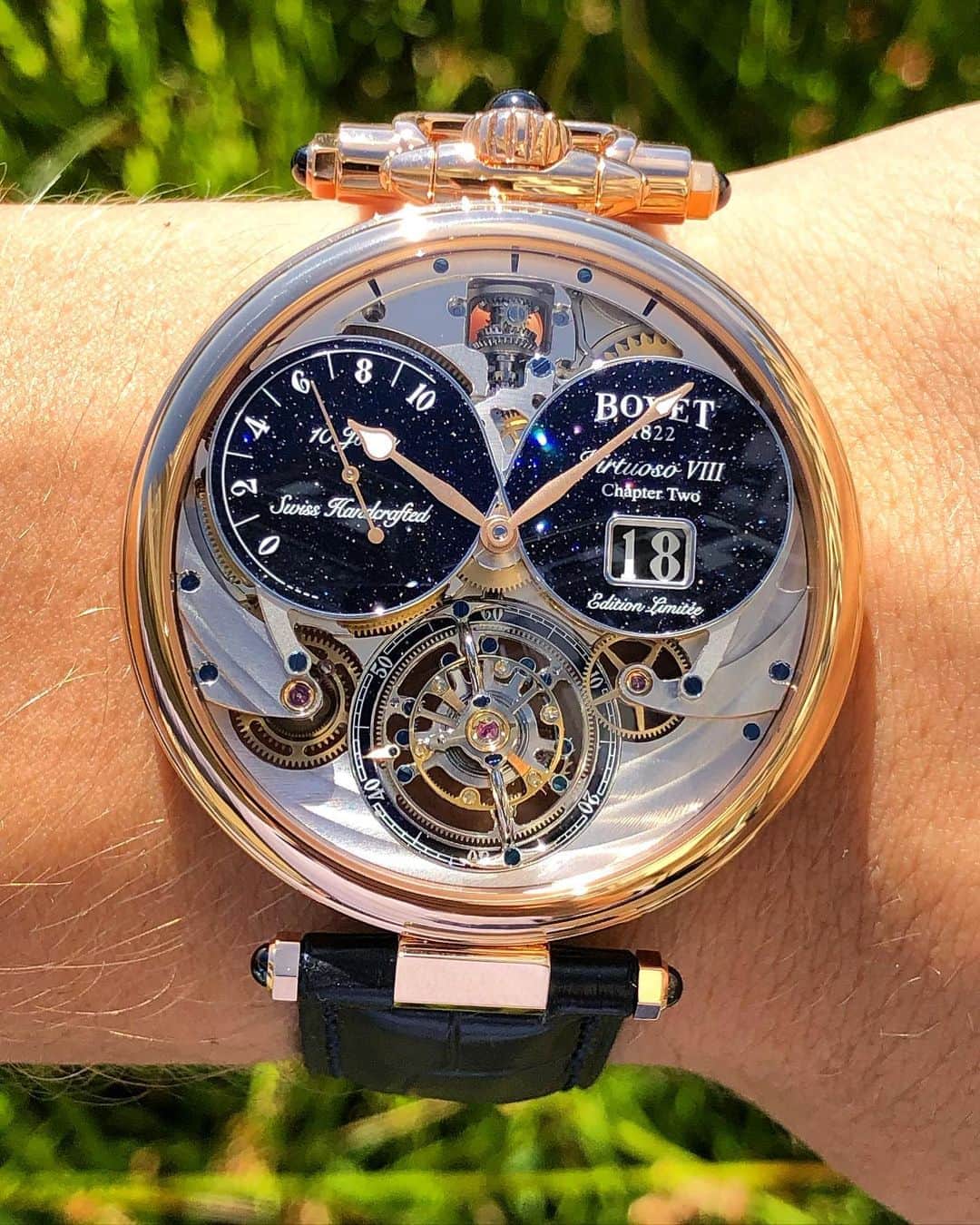 Daily Watchさんのインスタグラム写真 - (Daily WatchInstagram)「The new @Bovet1822 Virtuoso VIII Tourbillon. A limited edition of 39 pieces with blue Aventurine dial, patented double face tourbillon, patented spherical winding system, patented tridimensional toothing with multiple gearing, grand date and incredible 10 day power reserve using just a single barrel 👀🔍 #Bovet」9月20日 1時07分 - dailywatch