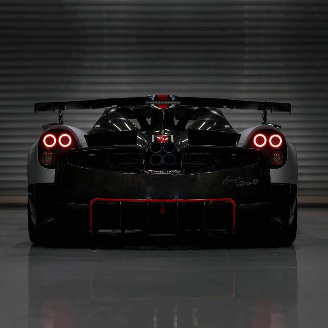 パガーニ・アウトモビリのインスタグラム：「Do you want to know how it feels like to push the Roadster BC to the limit?  Check out our latest IGTV video at @circuit_spa_francorchamps !  #pagani #huayra #roadsterbc #record #spa #spafrancorchamps」