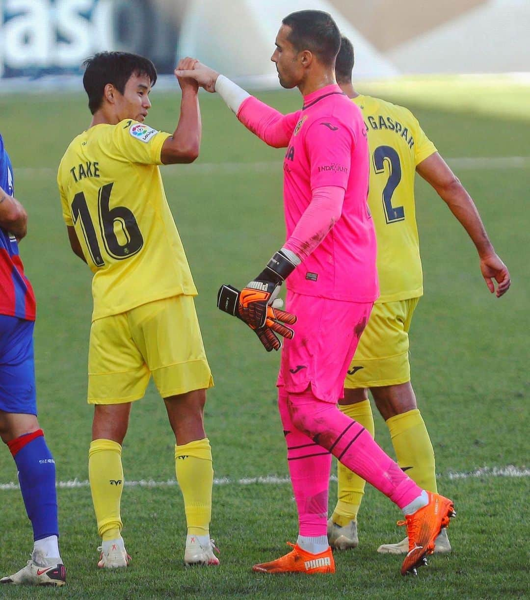 LFPさんのインスタグラム写真 - (LFPInstagram)「Comeback W! 💪🏽 • ¡Remontada! 💪🏽 • #Villarreal #Kubo #Asenjo #LaLiga #LaLigaSantander #HayQueVivirla #YouHaveToLiveIt」9月20日 1時23分 - laliga