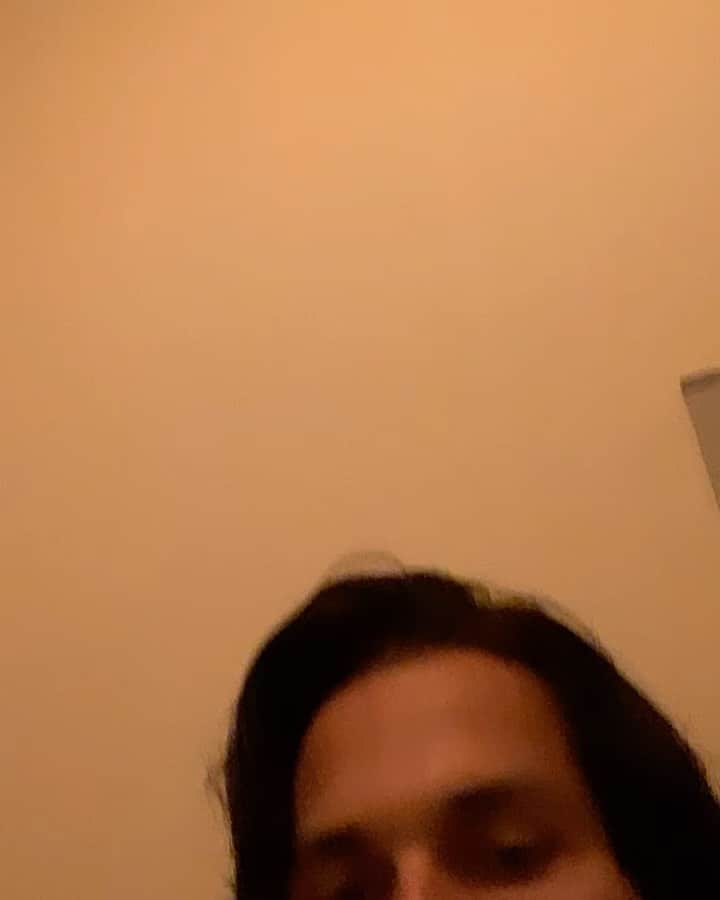 のインスタグラム：「Hi.」