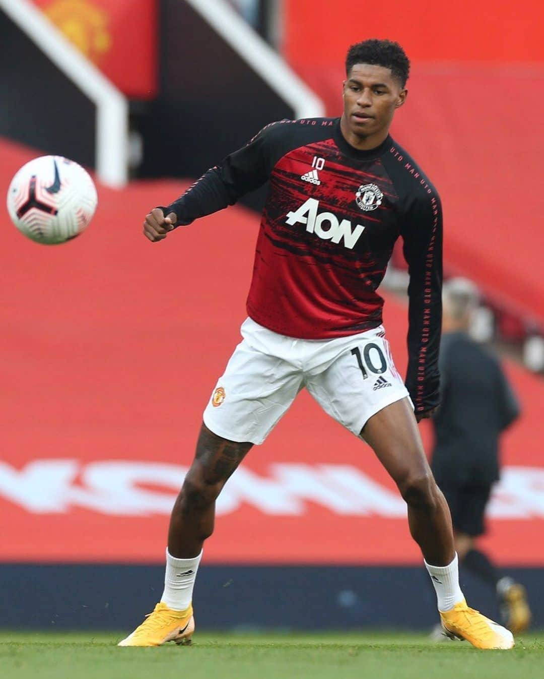 マンチェスター・ユナイテッドさんのインスタグラム写真 - (マンチェスター・ユナイテッドInstagram)「Putting in the final touches before kick-off 💪 #MUFC #PremierLeague」9月20日 1時20分 - manchesterunited