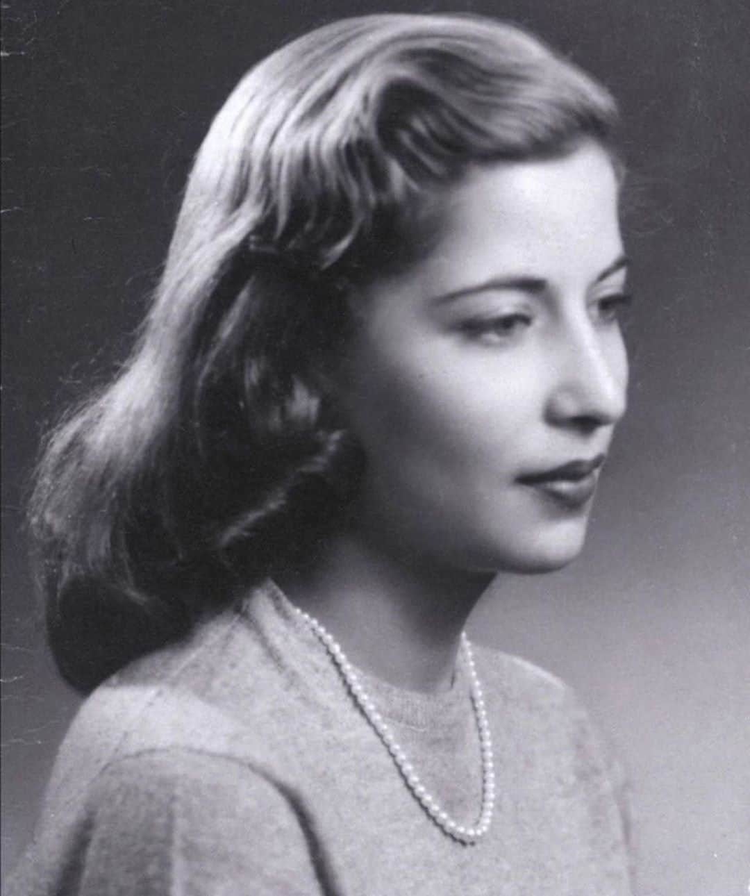 サルマ・ハエックさんのインスタグラム写真 - (サルマ・ハエックInstagram)「Thank you 🙏 @ruthbaderg . You are and always will be a hero for woman and an inspiration for man kind. RIP supreme Goddess of justice. Gracias 🙏 Ruth Bader Ginsberg. Eres y siempre serás un héroe para la mujer y una inspiración para el hombre. RIP suprema diosa de la justicia. #ruthbaderginsburg」9月20日 1時21分 - salmahayek