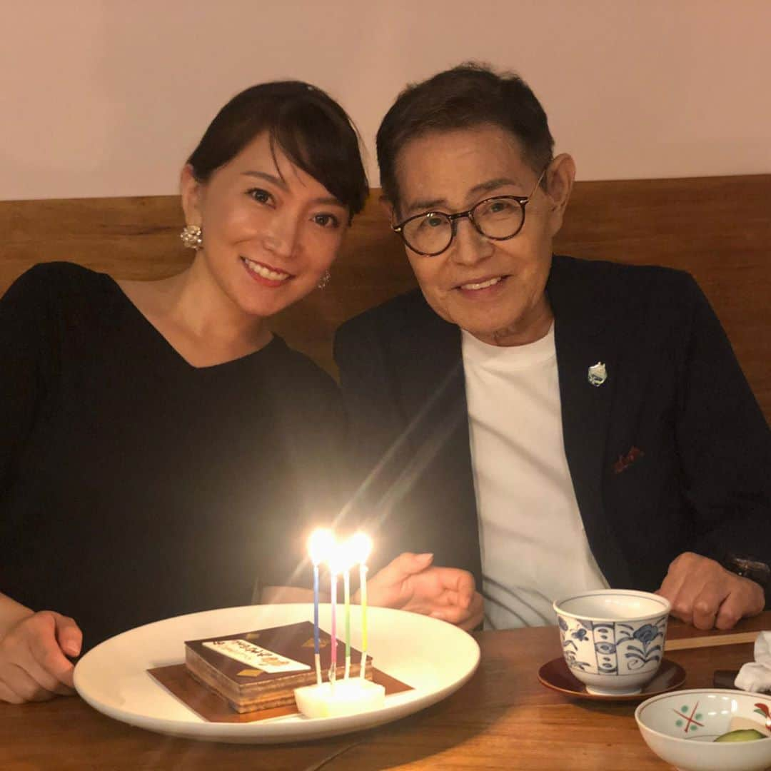 加藤綾菜さんのインスタグラム写真 - (加藤綾菜Instagram)「コロナで会えなかったので、６カ月遅れで誕生日を祝って頂きました✨ シルクのパジャマにお肉にお土産に巻き寿司を持たせてくれました❤️ 井上順さんは紳士でカッコいいし本当に優しいのです✨ カトちゃんは井上順さんという親友がいて幸せものです☀️☀️」9月20日 12時31分 - katoayana0412