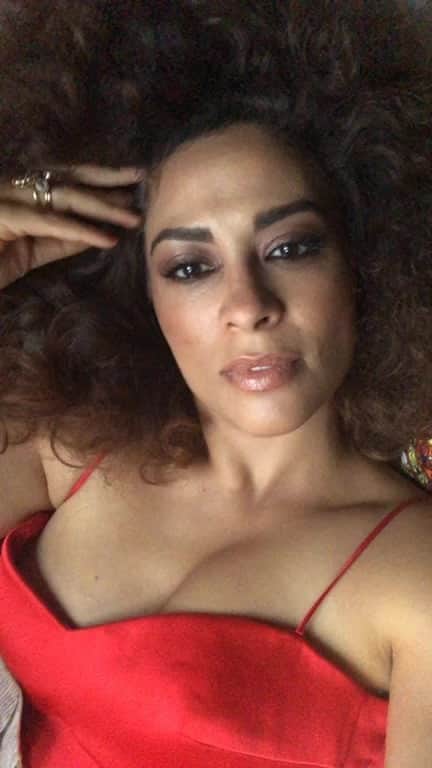 ヤスミン・アル＝マスリーのインスタグラム：「Just got home after celebrating “refugee” receiving three awards .. best director for Brandt Andersen. Best Drama and Best Actress.. it was a special night that I will never forget.. here’s to the bad Ass crew who worked on the movie and made it happen ❤️ to refugees making it home where ever home might be.. to The French Riviera organizers who brought the party from Cannes to Beverly Hills like an A class festival !! Thank you @gotham.ology @mujnicole !! And my beautiful crew who made me look like I haven’t been quarantined since 6 months !!! My @lena_erziak princess shoes and fashion assistant @mstoltz_official .. ❤️❤️ @refugeeshort_official #filmfestival #story #refugees」