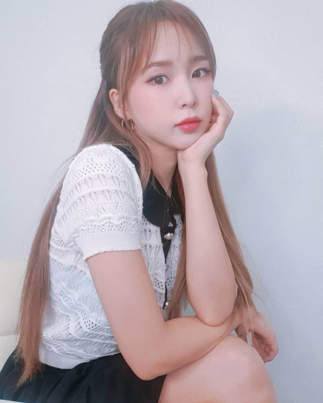 ウェイ のインスタグラム：「날씨가 넘  좋으다 놀고싶다 ^^!!!+++ 주말인데 모해요 칭구오빠언니동생여러분???😯 Hello there???」