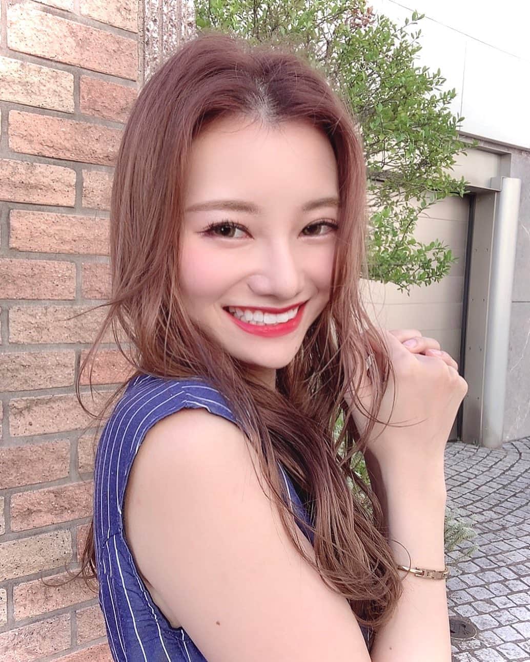 のインスタグラム：「髪色を変えたら、少し気分が良くなります💟 . . . . . . . . . . #hair #髪色　#髪型　#巻き髪　#笑顔  #垢抜け　#気分転換」