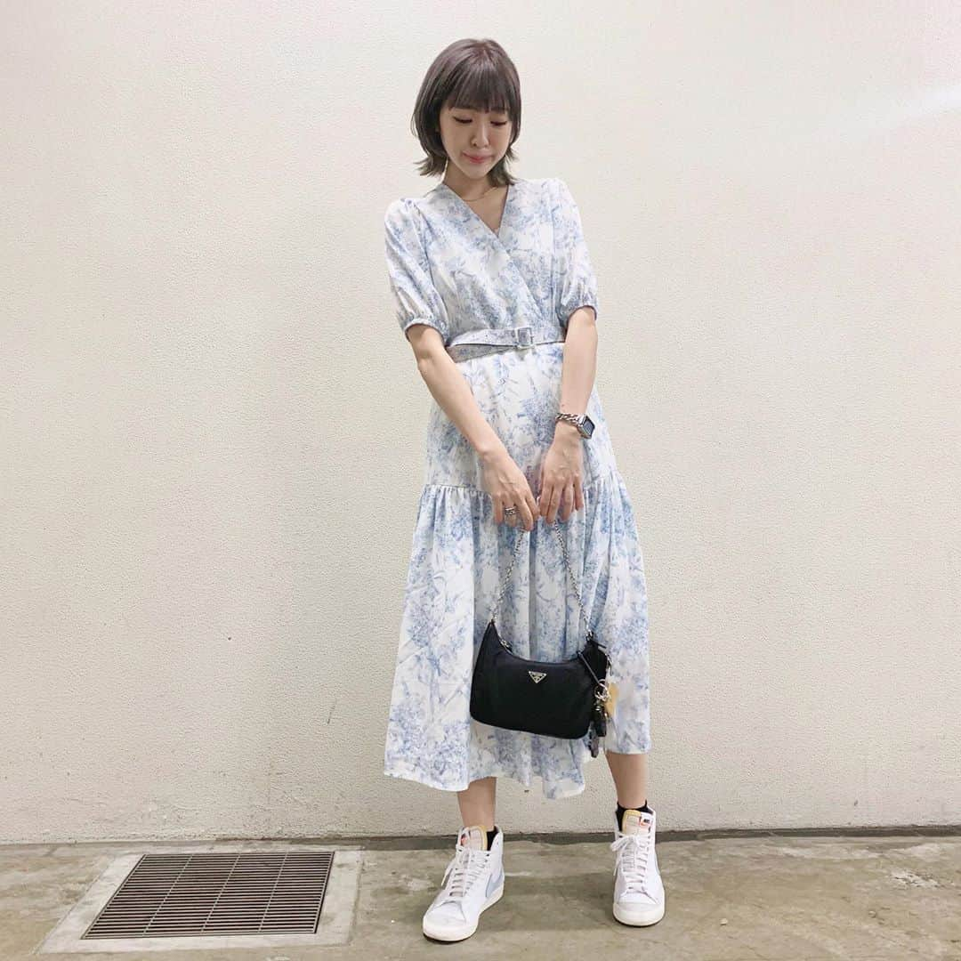 吉田菫さんのインスタグラム写真 - (吉田菫Instagram)「. 投稿が空いてしまった😢 今日は本当なら10周年記念ライブを山中湖きららでやってた日だね🗻昨日はできなかったけど、mix10thの配信ライブが10/4にあるよ💕  SILENT SIREN「mix10th」リリースパーティー 〜10/4ジューシーナイトを召し上がれ〜 打ち上げ配信とセットのチケットもあるからチェックしてね🥰 . いよいよ秋かな〜🍁 @u_dresser  #すぅ服」9月20日 11時35分 - sumiredooon1228