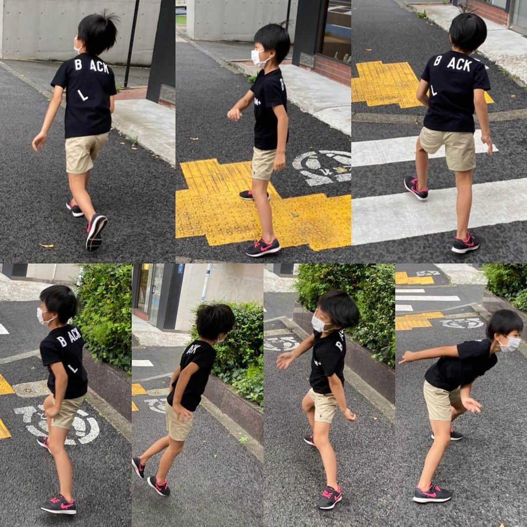 市川海老蔵 （11代目）さんのインスタグラム写真 - (市川海老蔵 （11代目）Instagram)「Trying to avoid the rain☔️ while walking.  He says he’s been hit by 5 raindrops.  Haha. * 雨を避けて☔️ 歩いてます。  5粒 当たったそうです。  笑笑。  #市川海老蔵 #海老蔵 #成田屋 #歌舞伎 #ABKAI #ABMORI #ebizoichikawa #ebizo #kabuki #thunderparty #ebizotv #theater #theaterarts #actor #japan #classic」9月20日 11時43分 - ebizoichikawa.ebizoichikawa