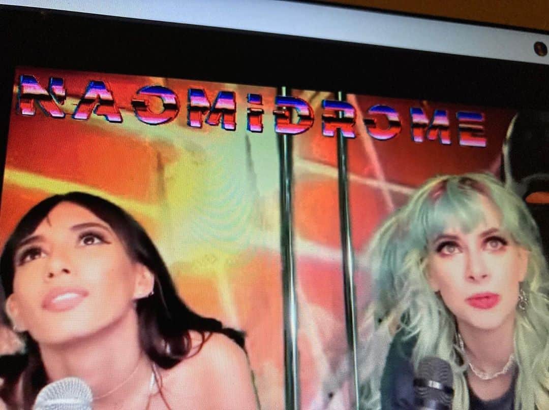 Janice Griffithのインスタグラム：「i love @naomi.drome u should tune in and witness the brilliance, wit, and ass shaking - @enronscandal is a sexy genius hero for pandemic content. and it’s NSFW 🤡」