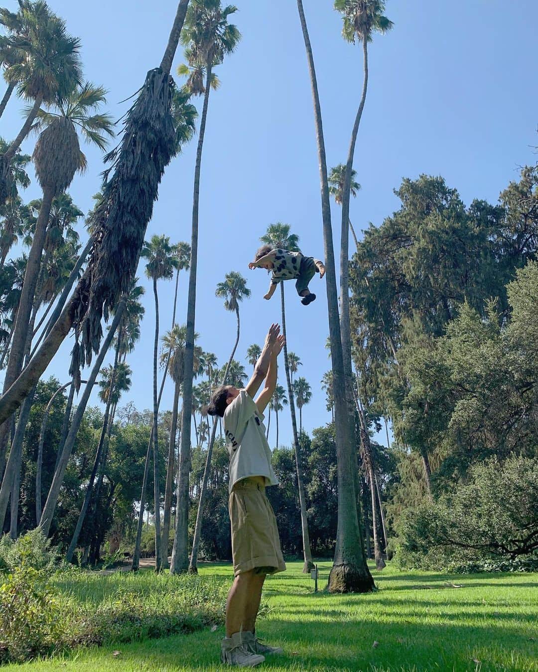 Jaeyoon Choiのインスタグラム：「🌵🌳🌴 🌿 🦚🦢🌞👨‍👩‍👦‍👦」
