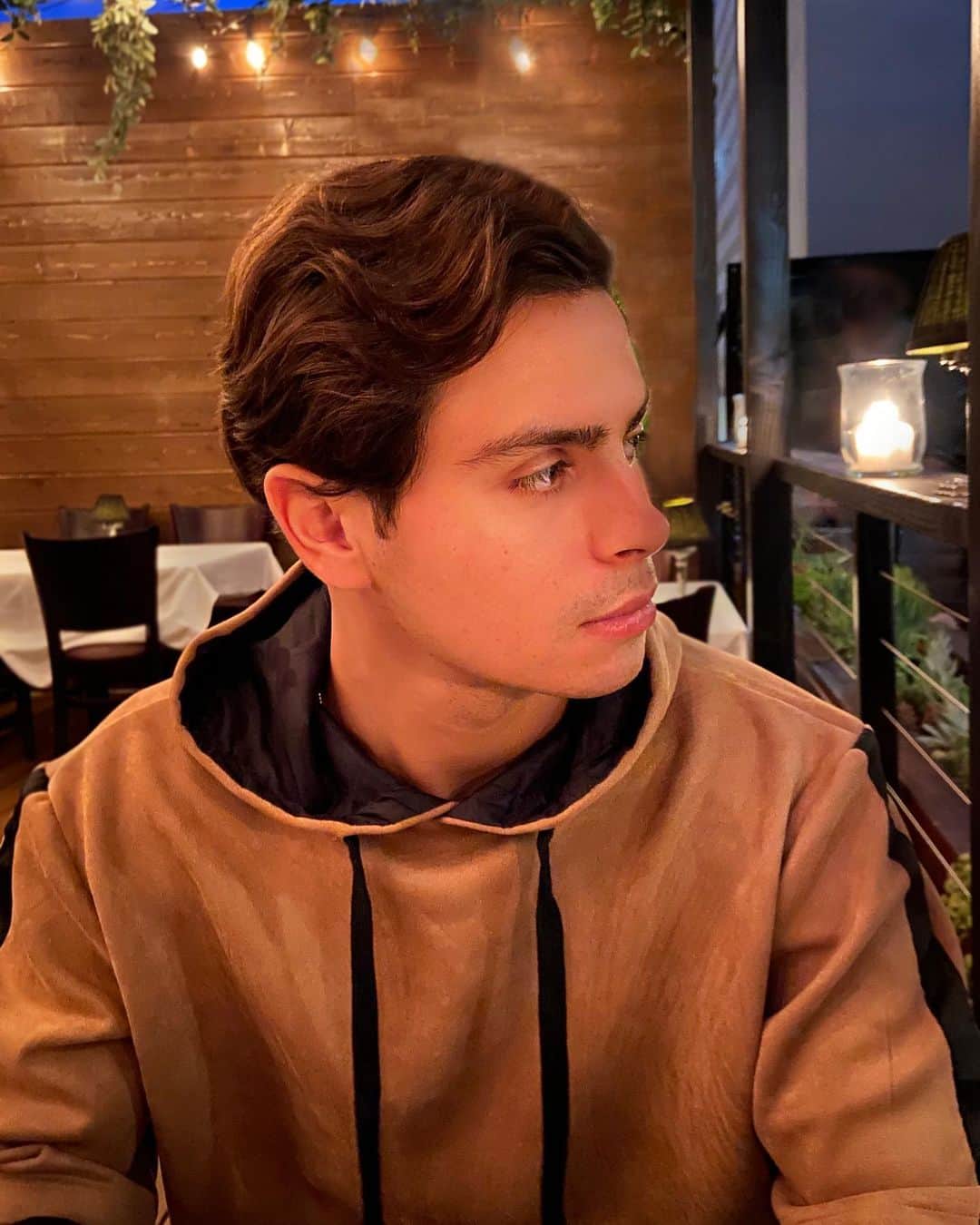 のインスタグラム：「Outdoor dining 🎑 Your weekend plans? Comment below 📲」