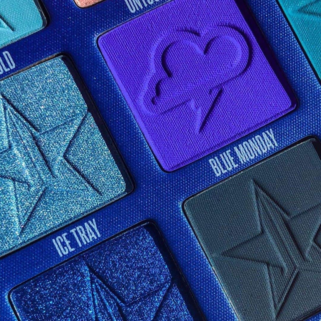 Jeffree Star Cosmeticsさんのインスタグラム写真 - (Jeffree Star CosmeticsInstagram)「The Blue’s 💙 @helsinkistarr getting up close & personal with our #BLUEBLOOD eyeshadow palette 🦋 #jeffreestarcosmetics #bluebloodpalette」9月20日 12時04分 - jeffreestarcosmetics