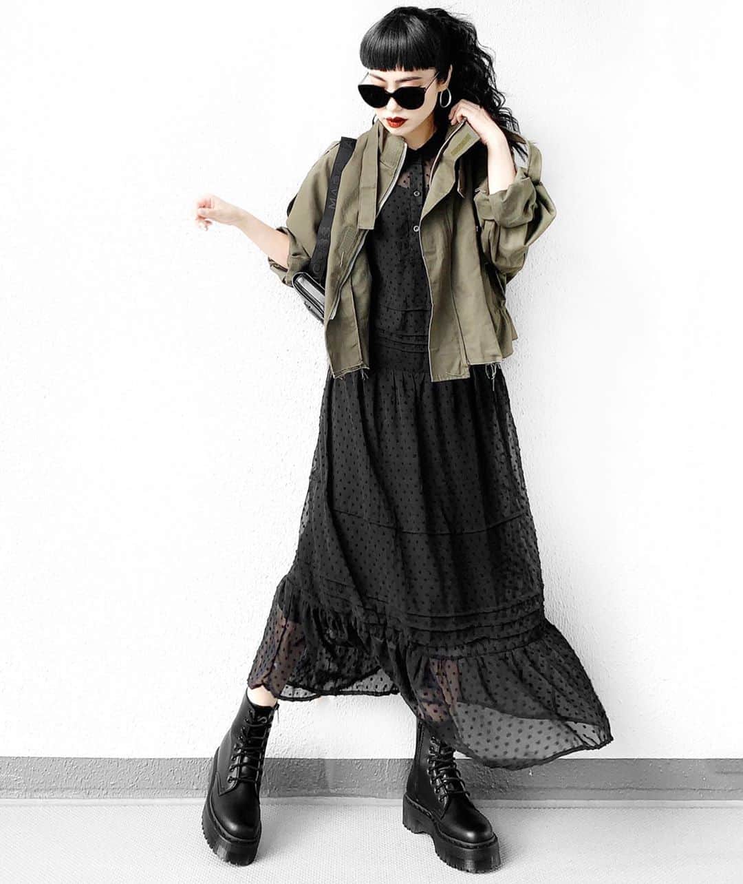 lve_xxxxのインスタグラム：「.﻿ .﻿ 今日は上着羽織れる🧥﻿ が、湿度有りーの私は暑い🥵爆﻿ ﻿ ｼｰｽﾙｰﾄﾞｯﾄﾜﾝﾋﾟ﻿ ｶｼﾞｭｱﾙにもﾄﾞﾚｯｼｰにと着られるので﻿ 1枚持っとくと使えるﾔｰﾂｰ🙆‍♀️﻿ ﻿ @lveu.official ﻿ ※中に着てるﾍﾟﾁｺｰﾄは付属のだと﻿ 私は短いので違うの着てます﻿ ﻿ ﻿ ｺｰﾃﾞｱｲﾃﾑ詳細は﻿ WEARをご覧くださいませ。﻿ ﻿ WEAR ： lvexxxx ﻿ 💻 https://wear.jp/sp/lvexxxx/﻿ ﻿ －－－－－－－－－－－－－－－－－－﻿ ﻿ 📢ｺﾒﾝﾄ頂ける際は、﻿ 最新投稿にお願い致します。﻿ ﻿ 過去投稿に頂いた際、気がつかない事もあり﻿ お返事致しかねる場合が御座います🙇‍♀ ️﻿ ﻿ ﻿  ﻿」