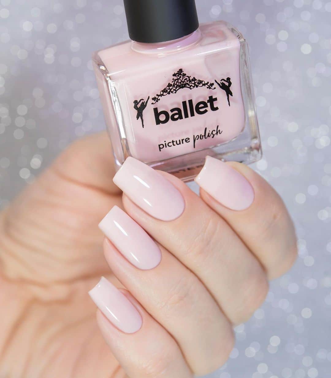 Sveta Sandersのインスタグラム：「Вы уже видели эту новинку от @picturepolish?😻 Когда я красила этот лак, я сразу поняла что он станет моим любимым. Я обожаю нежные молочно-розовые, которые в один слой дают тот самый полупрозрачный эффект «здоровых натуральных ногтей». Ложится идеально, сохнет быстро! Маст хэв!❤️👍 На фото лак нанесён в три тонких слоя. #PicturePolish #PicturePolishBallet」