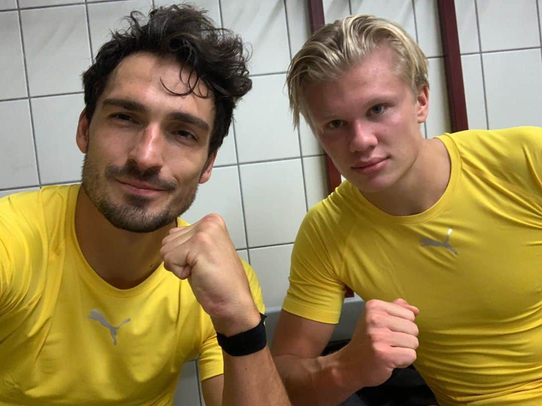 マッツ・フメルスのインスタグラム：「Yes, that’s the start we wanted. And my man keeps sprinting and scoring @erling.haaland」
