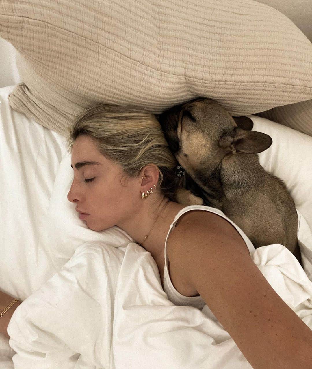 Lauren Elizabethのインスタグラム：「today’s plan 😴 if u don’t want to burnout, you actually have to rest & it doesn’t make you lazy or weak 👊🏼✌🏻」