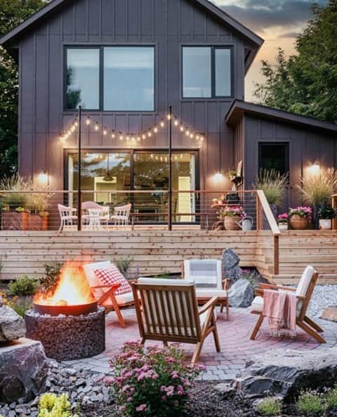 HGTVさんのインスタグラム写真 - (HGTVInstagram)「It's officially fire pit season. 🙌 Weekends are for hanging out in the backyard, and HGTV Urban Oasis 2020 has a truly awesome backyard! 🔥 ⁠ ⁠ Explore all of this renovated Portland, Maine home + sign up for sweepstakes reminders at the link in our bio or by visiting HGTV.com/Urban 🏡 ⛵️ 🦞⁠⠀⁠ ⁠⠀⁠ #HGTVUrbanOasis」9月20日 4時01分 - hgtv