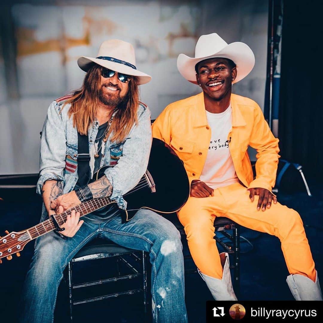 Broadcast Music, Inc.さんのインスタグラム写真 - (Broadcast Music, Inc.Instagram)「Congratulations @lilnasx and @billyraycyrus #BMIRnBHHAwards! 🔗 in bio!   #Repost @billyraycyrus  ・・・ Just found out that @lilnasx and I won a @bmi R&B Hip-Hop Award for #OTR! Thank you from me and my team at Sunnageronimo Publishing #BMIRnBHHAwards  📸:@stevenjbradley」9月20日 3時57分 - bmi