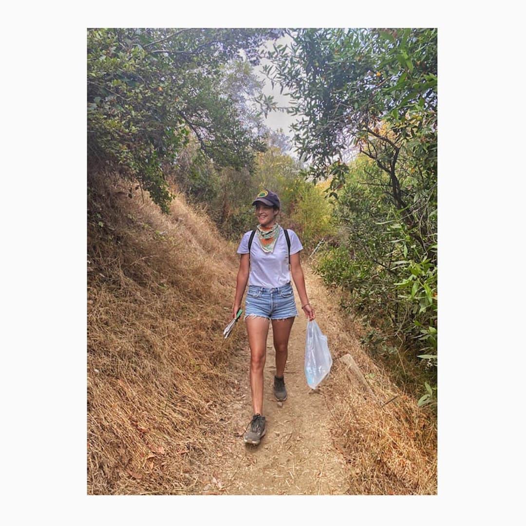 コビー・スマルダーズのインスタグラム：「Today is #NationalCleanUpDay! I’m thrilled to partner with @PlanetOat and @CleanTrails on the #PlanetOatProject for a cleaner environment. If you would like to get involved, visit the link in my bio to find a Clean Trails setup in your local area – every little bit helps! #PlanetOatProject #NationalCleanUpDay #StopLittering」