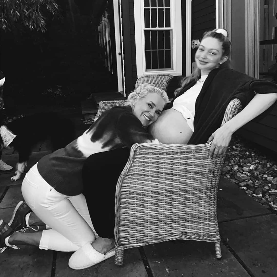 People Magazineさんのインスタグラム写真 - (People MagazineInstagram)「Yolanda Hadid can't wait to be a grandma! ❤️ "Waiting patiently for her angel to be born......" 👼  #Regram @yolanda.hadid」9月20日 4時20分 - people