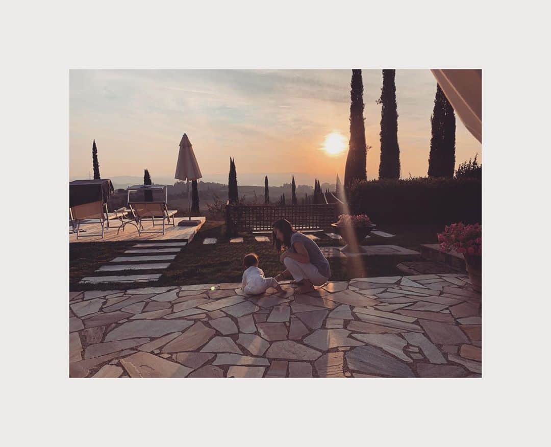 ダイアナ湯川さんのインスタグラム写真 - (ダイアナ湯川Instagram)「Tuscan sunrise 🙏🏼 . . . #morning #sunrise #father #mother #daughter #papa #mama #babygirl #view #tuscany #beauty #holiday #italy #memories」9月20日 4時21分 - diana.yukawa