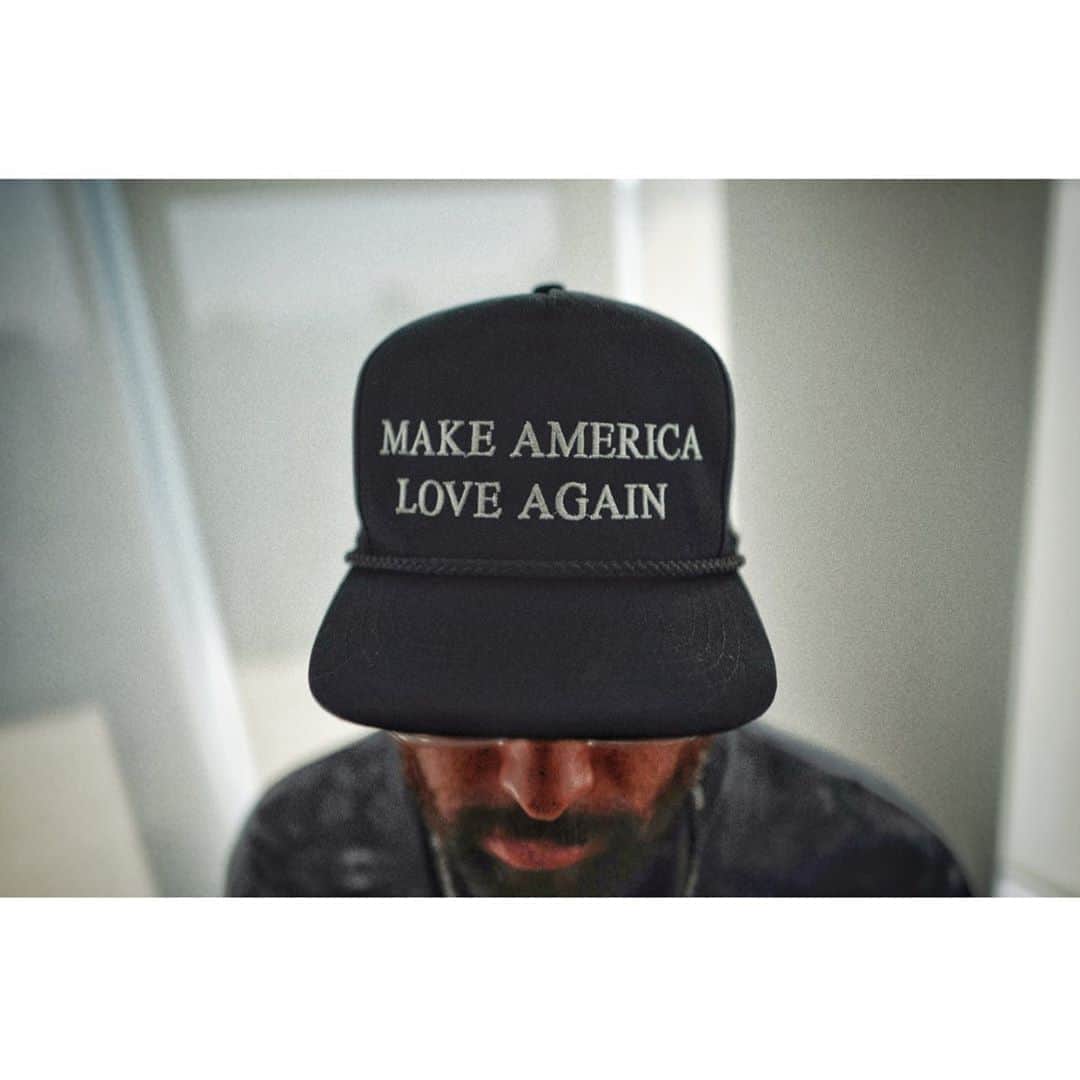 スヌープ・ドッグさんのインスタグラム写真 - (スヌープ・ドッグInstagram)「@wearemassiv MAKE AMERICA LOVE AGAIN 🧢」9月20日 4時40分 - snoopdogg