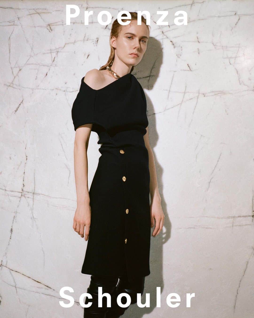 プロエンザスクーラーのインスタグラム：「A new season @kdhwillems by @blackpierreange Proenza Schouler Fall Winter 2020 #proenzaschouler  Styling #CamillaNickerson Hair @guidopalau  Make Up @diane.kendal for @maybelline Casting @ashleybrokaw」