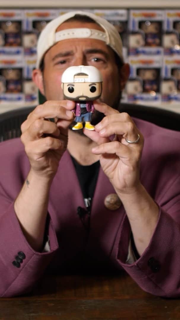 ケヴィン・スミスのインスタグラム：「The @originalfunko folks have deemed me to be a Director enough that I get my own Pop! Watch me play with myself when I unbox this @amazon EXCLUSIVE! @jayandsilentbobstash will have some signed next month but for now the only place to get a Director Kev POP is at the link in my bio! Thank you to #funko and #amazon for doing their best to keep me relevant in Pop culture! #KevinSmith #funkopop #funko」