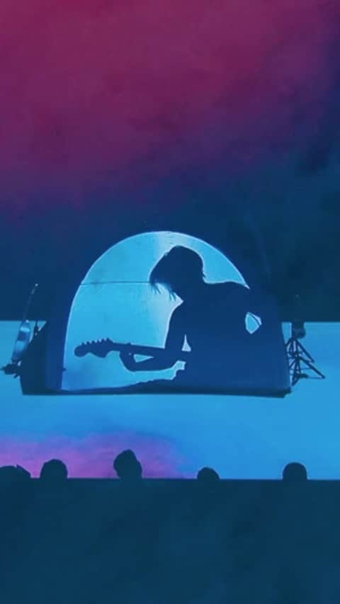 カーキ・キングのインスタグラム：「Official Music Video  Written and performed by Kaki King Arranged by Úlfur Hansson Produced by Kaki King, Chloe Alexandra Thompson, and Arjan Miranda Sound Design by Chloe Alexandra Thompson Engineered by Arjan Miranda Recorded at Circular Ruin Studio  Live Concert Footage is taken from a performance of Kaki's new theater project, DATA NOT FOUND, which was filmed by The Arts Center at NYU Abu Dhabi on November 13, 2019 at The Arts Center's Black Box, and which will begin touring globally in 2021.   DATA NOT FOUND is a joint co-commission made possible by the The Arts Center at NYU Abu Dhabi; International Festival of Arts & Ideas, New Haven, CT; the Moss Arts Center at Virginia Tech; ARTS@TECH at Georgia Tech; Krannert Center for the Performing Arts at the University of Illinois at Urbana-Champaign; and Ovation Guitars. Developmental support provided by MASS MoCA. Technical support provided by POTION Design.  Sound Manager: Roger Scheepers Sound Engineer: Estelle Galloway Assistant Sound Engineer: Subin Thompson  Lighting Manager: Simon Fraulo Lighting Programmer: Jennifer Hind  Head of Video: Claire Carroll Camera Operator: Harshini Karunaratne  Head of Stage: Nico Jahns Stage Technician: Josie Simms Director of Artistic Planning - Linsey Bostwick Executive Artistic Director - Bill Bragin Manager of Administration - Leila Debbazi Front of House and Box Office Manager - Tiece Edwards Associate Producer - Lana Goliath Director of Business Operations - Christian Lear Customer Service Associate - Lucia Pizzinato Director of Marketing - Clive Primrose Director of Production - Chris Pye」
