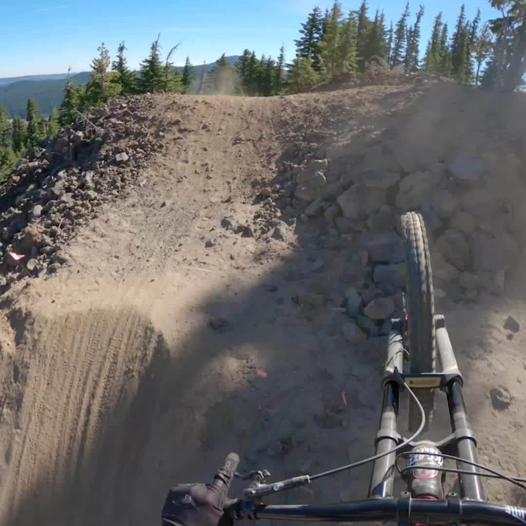 のインスタグラム：「whipping through the woods at light speed ⚡️   🏃‍♂️: @carsonstorch 📍: @mtbachelor #bike #mtb #redlinerally #redbull #givesyouwings」