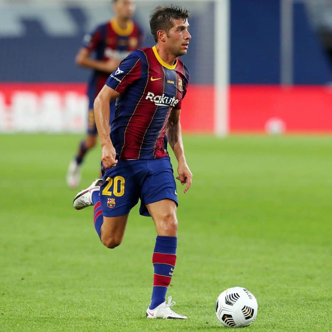 セルジ・ロベルトのインスタグラム：「Last preseason game✔️ Love the new home kit 😍」